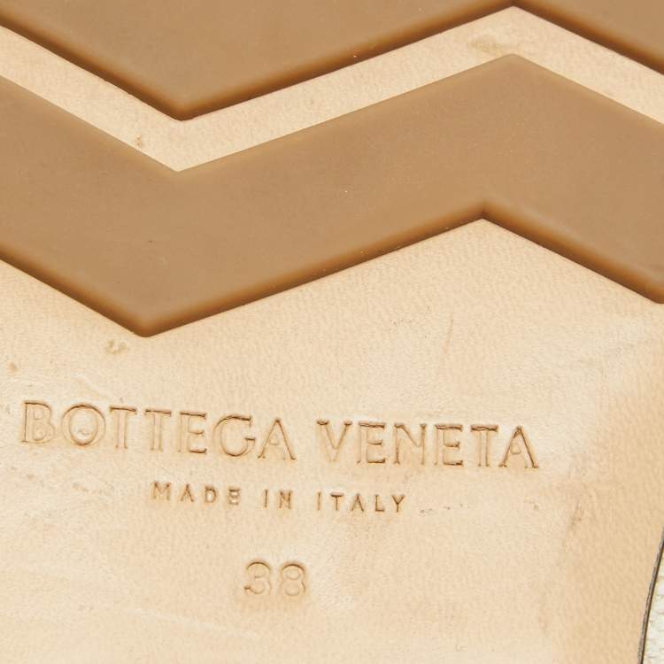 مملوكة مسبقًا Bottega Veneta Beige/Black Canvas and Leather Lido Flat Slides Size 38