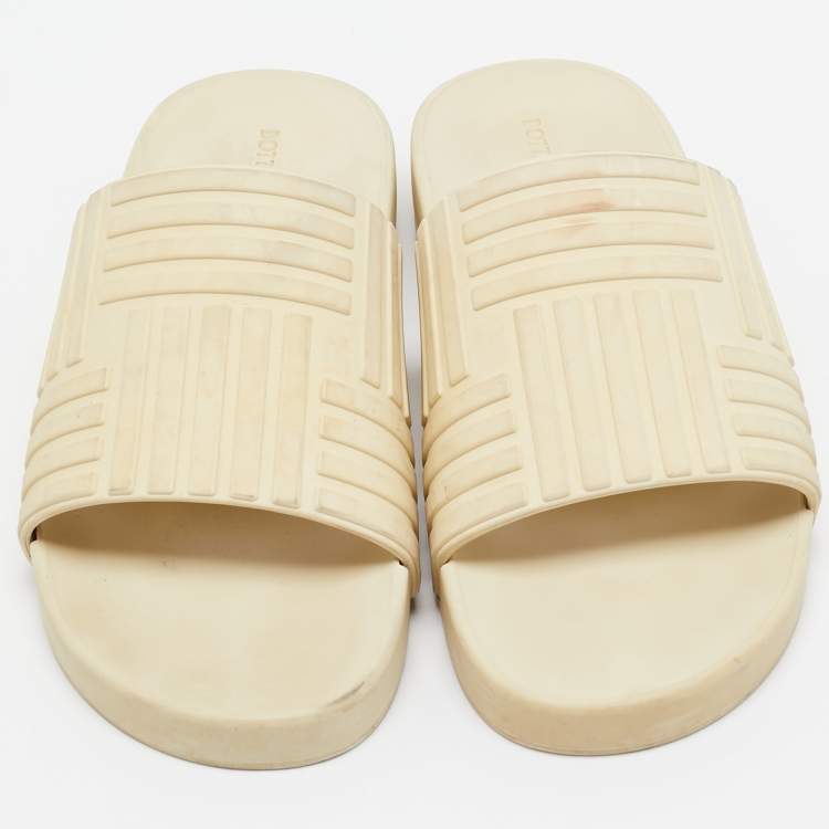 Pre Owned Bottega Veneta Cream Rubber Pool Slides Size 37
