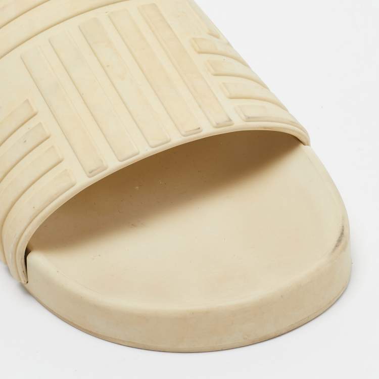 Pre Owned Bottega Veneta Cream Rubber Pool Slides Size 37