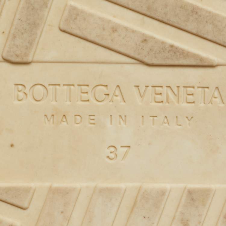 Pre Owned Bottega Veneta Cream Rubber Pool Slides Size 37