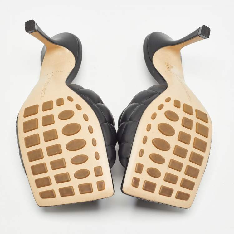 مملوكة مسبقًا Bottega Veneta Black Quilted Leather Slide Sandals Size 39