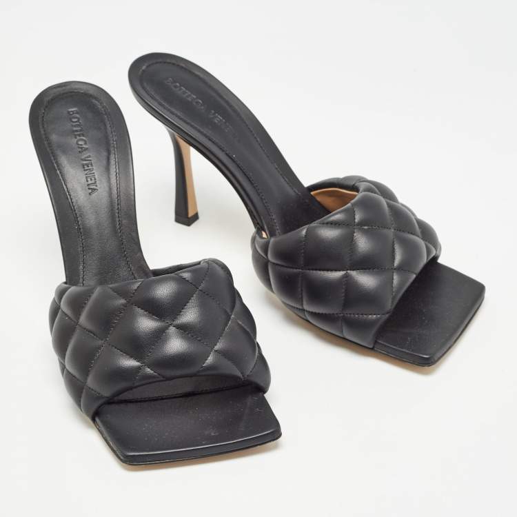 مملوكة مسبقًا Bottega Veneta Black Quilted Leather Slide Sandals Size 39