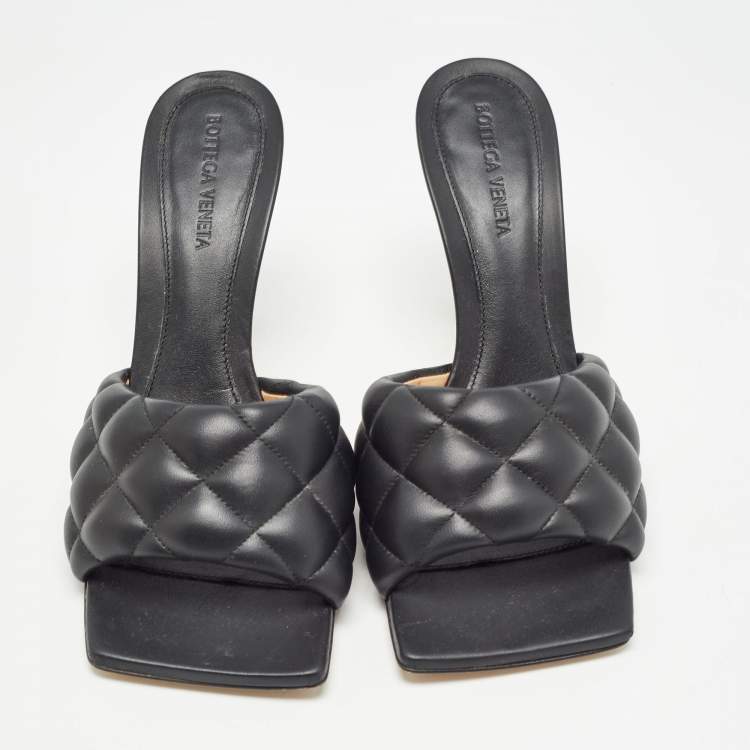 مملوكة مسبقًا Bottega Veneta Black Quilted Leather Slide Sandals Size 39