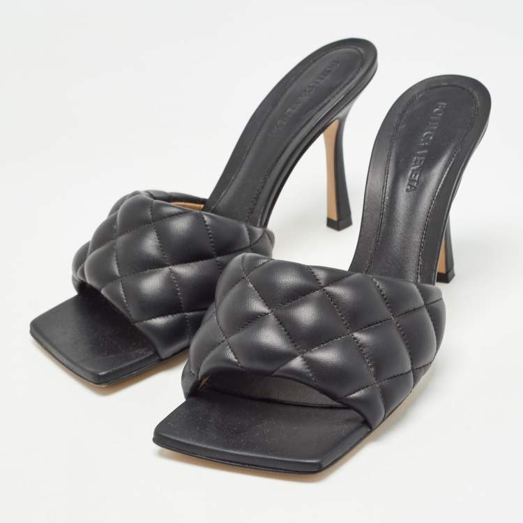 مملوكة مسبقًا Bottega Veneta Black Quilted Leather Slide Sandals Size 39