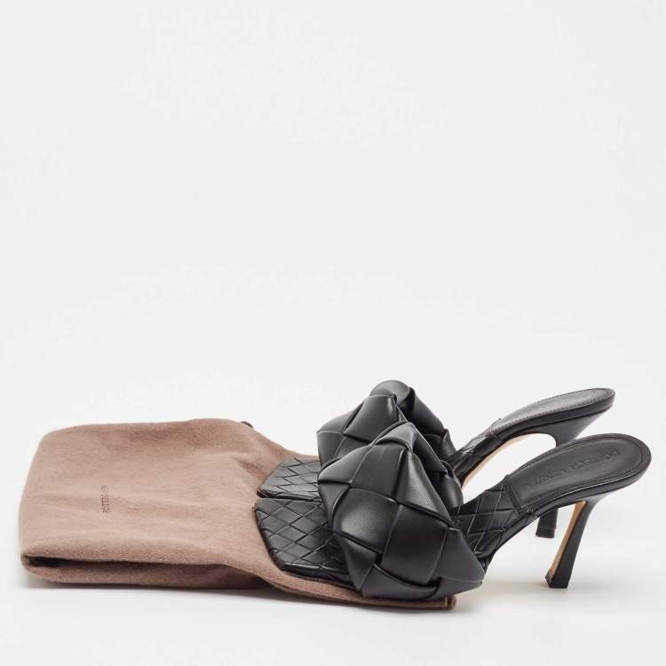 مملوكة مسبقًا Bottega Veneta Black Woven Leather Lido Slide Sandals Size 36