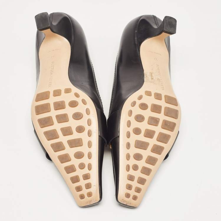 Pre Owned Bottega Veneta Black Leather and Calf Hair Madame Pumps Size 37