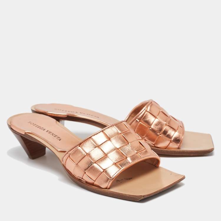 Pre Owned Bottega Veneta Metallic Gold Woven Leather Slide Sandals Size 36.5