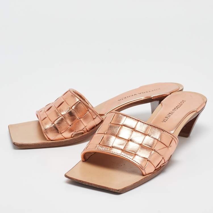 Pre Owned Bottega Veneta Metallic Gold Woven Leather Slide Sandals Size 36.5