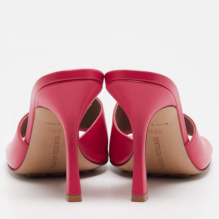 Pre Owned Bottega Veneta Red Leather Slide Sandals Size 38.5