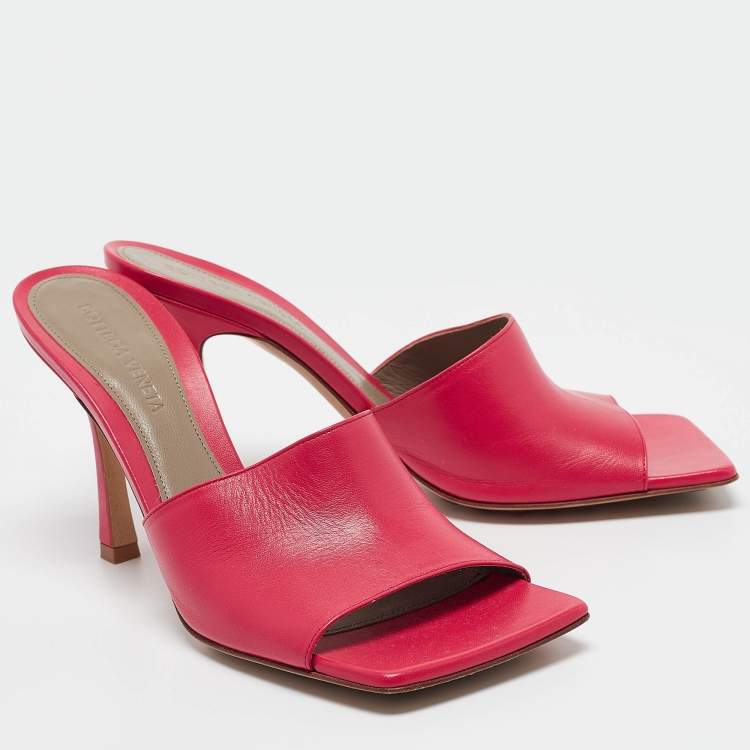 Pre Owned Bottega Veneta Red Leather Slide Sandals Size 38.5