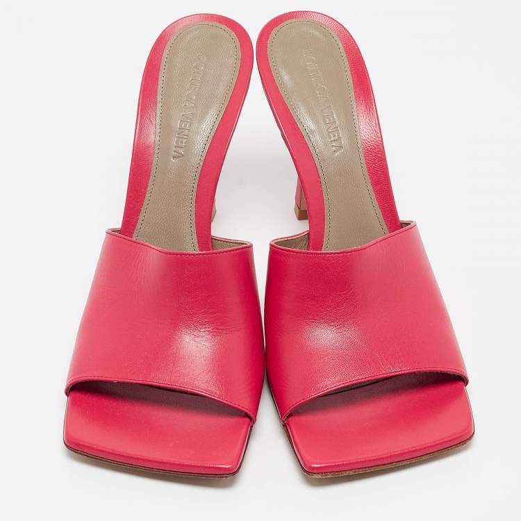 Pre Owned Bottega Veneta Red Leather Slide Sandals Size 38.5
