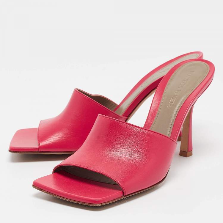 Pre Owned Bottega Veneta Red Leather Slide Sandals Size 38.5