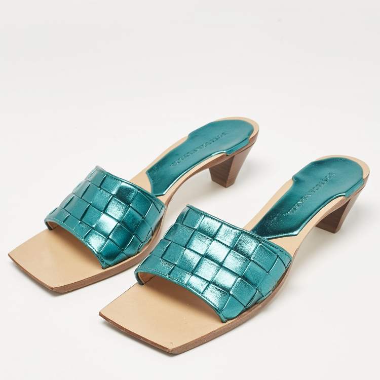 مملوكة مسبقًا Bottega Veneta Green Metallic Woven Leather Slide Sandals Size 37.5