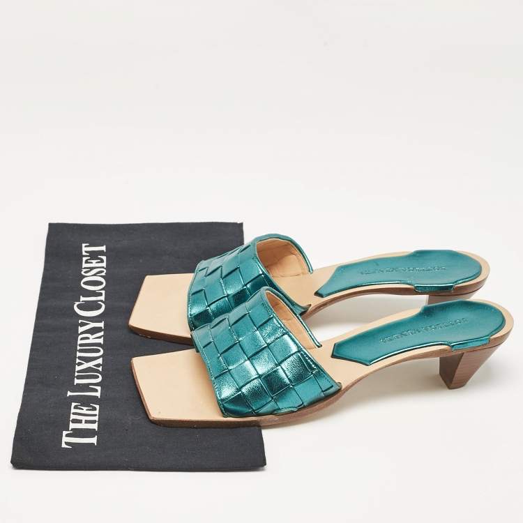 مملوكة مسبقًا Bottega Veneta Green Metallic Woven Leather Slide Sandals Size 37.5