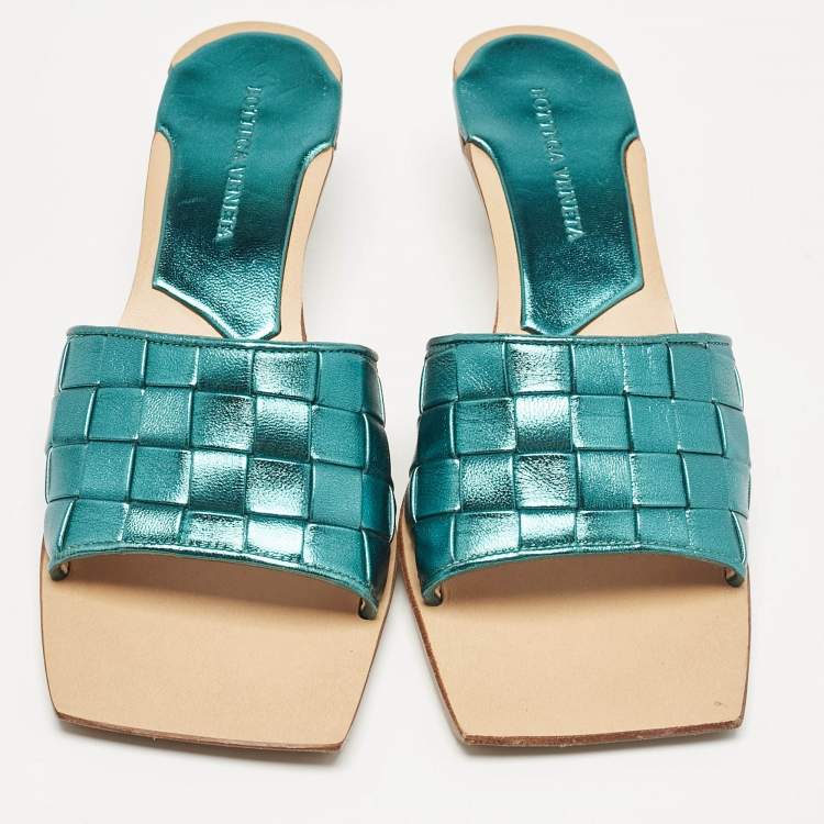 مملوكة مسبقًا Bottega Veneta Green Metallic Woven Leather Slide Sandals Size 37.5