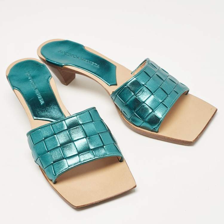 مملوكة مسبقًا Bottega Veneta Green Metallic Woven Leather Slide Sandals Size 37.5
