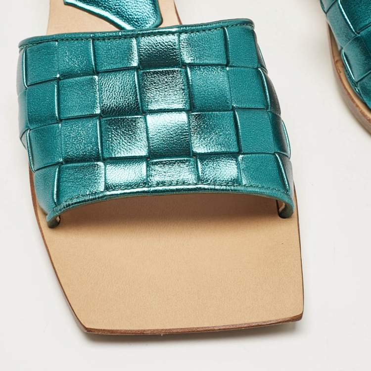 مملوكة مسبقًا Bottega Veneta Green Metallic Woven Leather Slide Sandals Size 37.5