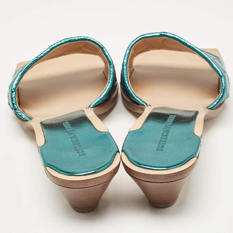 مملوكة مسبقًا Bottega Veneta Green Metallic Woven Leather Slide Sandals Size 37.5