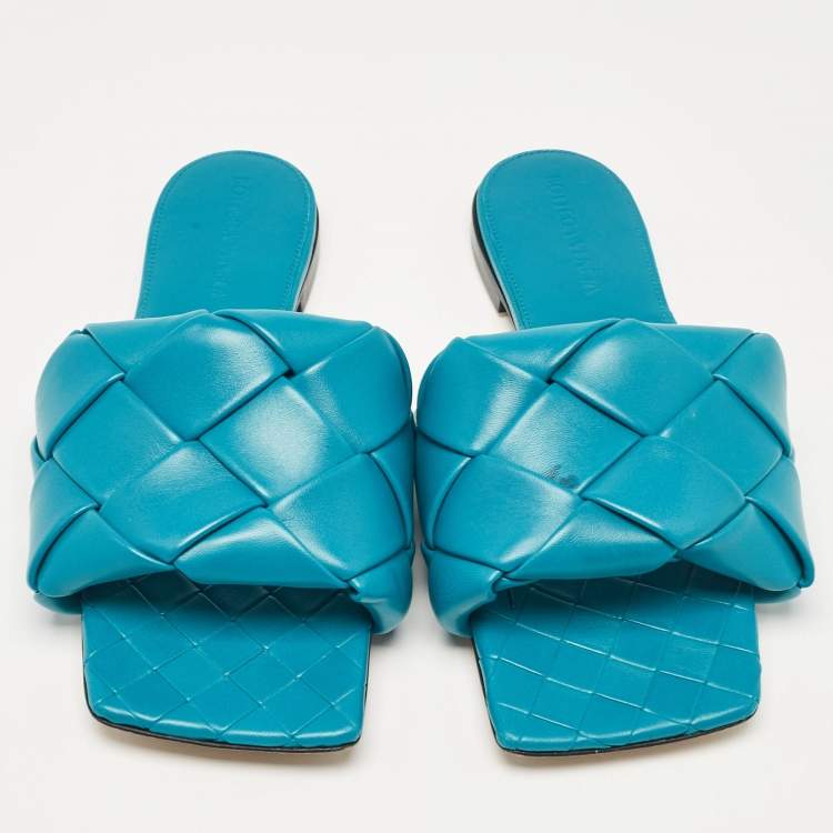 مملوكة مسبقًا Bottega Veneta Blue Woven Leather Lido Slide Flats Size 35.5