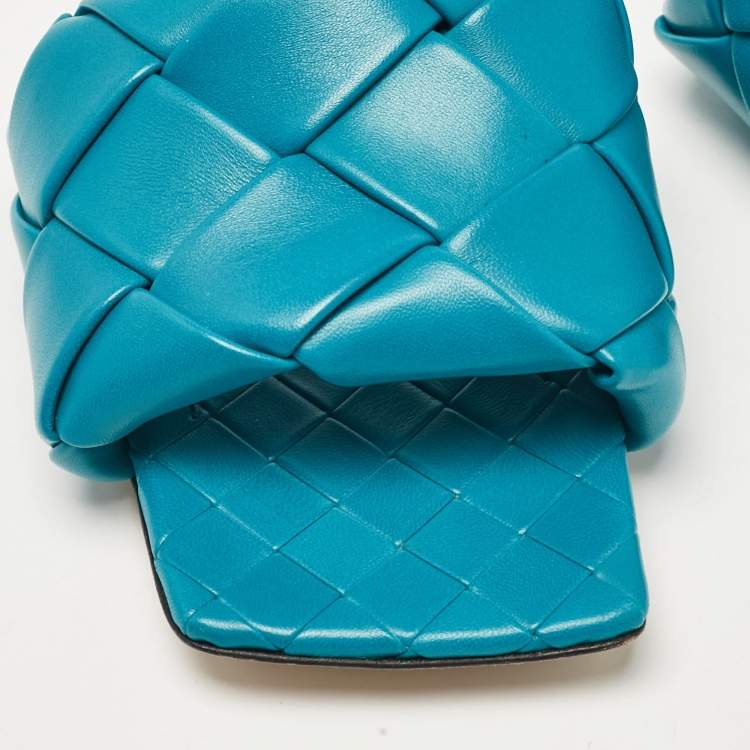 مملوكة مسبقًا Bottega Veneta Blue Woven Leather Lido Slide Flats Size 35.5