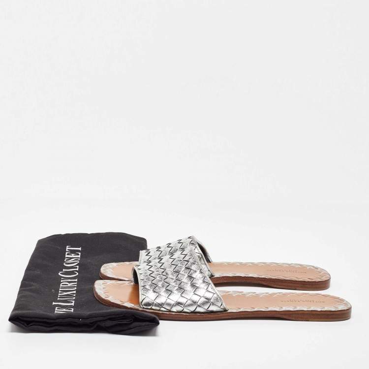 Pre Owned Bottega Veneta Silver Intrecciato Leather Flat Slides Size 39