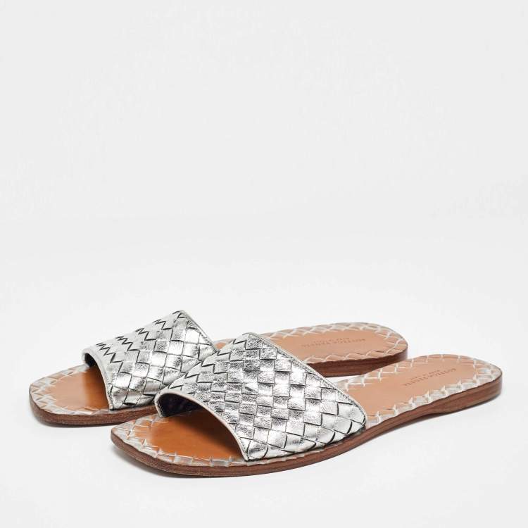 Pre Owned Bottega Veneta Silver Intrecciato Leather Flat Slides Size 39