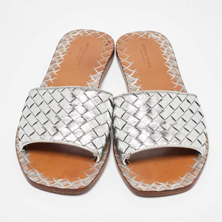 Pre Owned Bottega Veneta Silver Intrecciato Leather Flat Slides Size 39