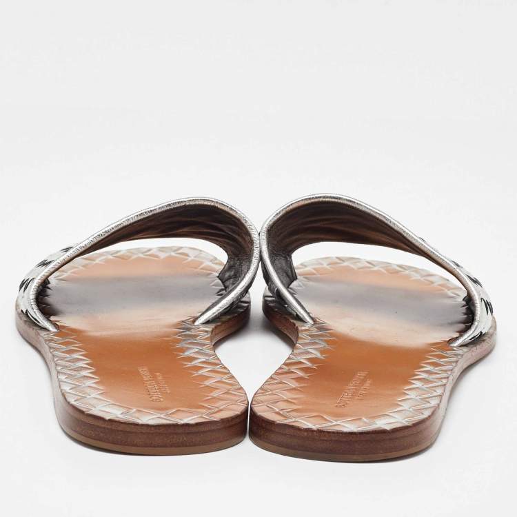 Pre Owned Bottega Veneta Silver Intrecciato Leather Flat Slides Size 39