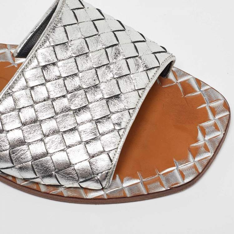 Pre Owned Bottega Veneta Silver Intrecciato Leather Flat Slides Size 39