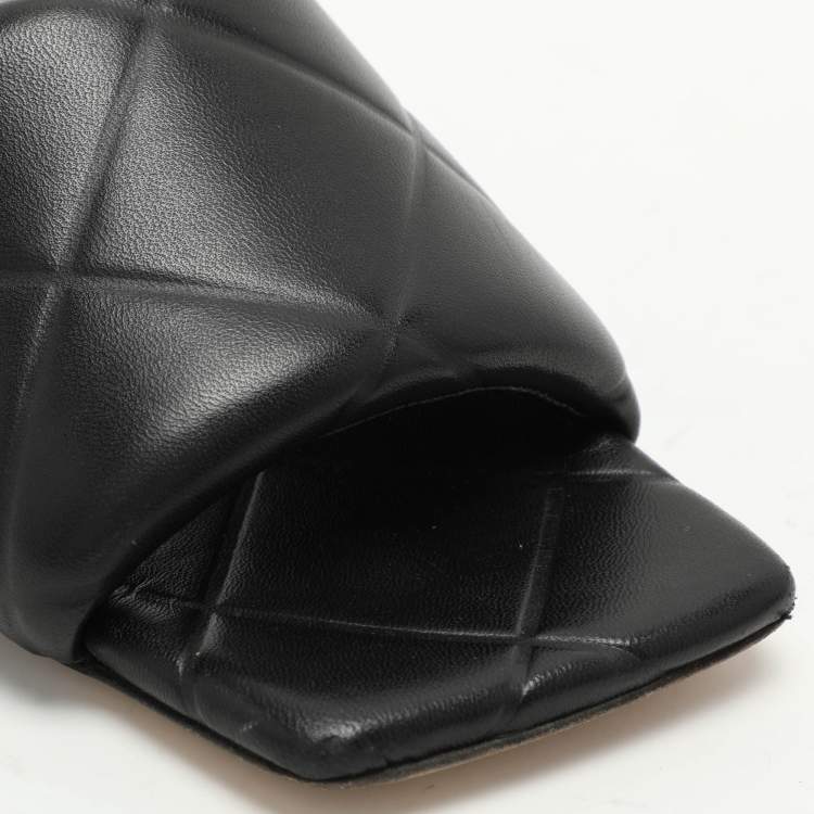 مملوكة مسبقًا Bottega Veneta Black Quilted Leather Lido Flat Slides Szie 39
