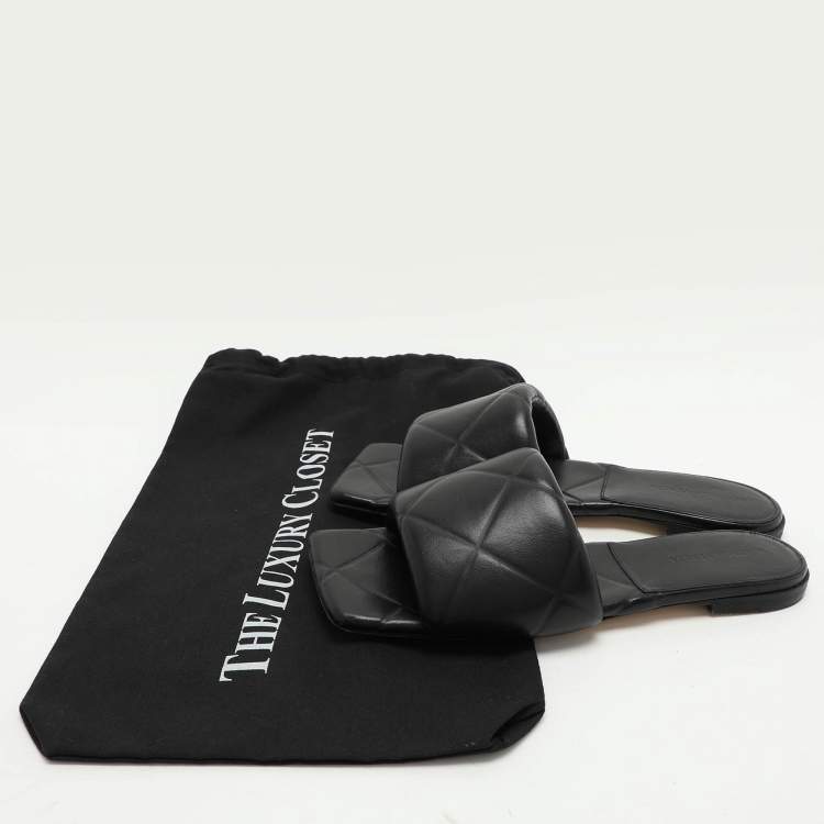 مملوكة مسبقًا Bottega Veneta Black Quilted Leather Lido Flat Slides Szie 39