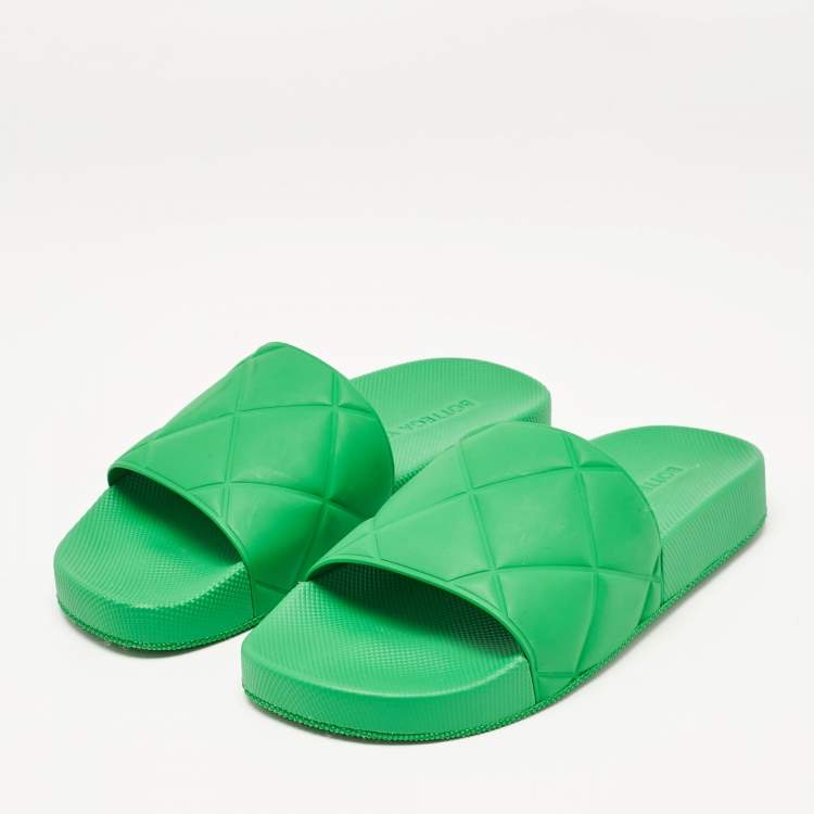 Pre Owned Bottega Veneta Green Rubber Pool Slides Size 35