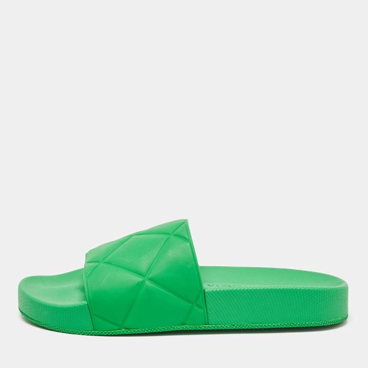 Pre Owned Bottega Veneta Green Rubber Pool Slides Size 35