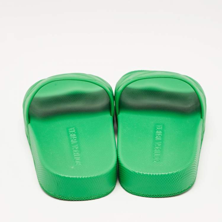 Pre Owned Bottega Veneta Green Rubber Pool Slides Size 35