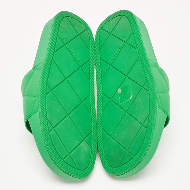Pre Owned Bottega Veneta Green Rubber Pool Slides Size 35