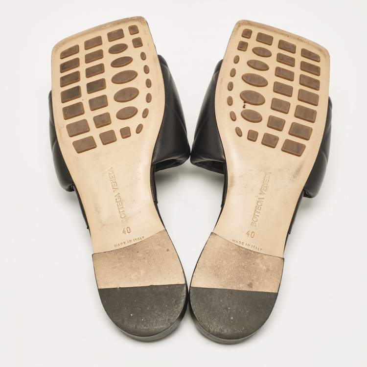 Pre Owned Bottega Veneta Black Leather Lido Flat Slides Size 40