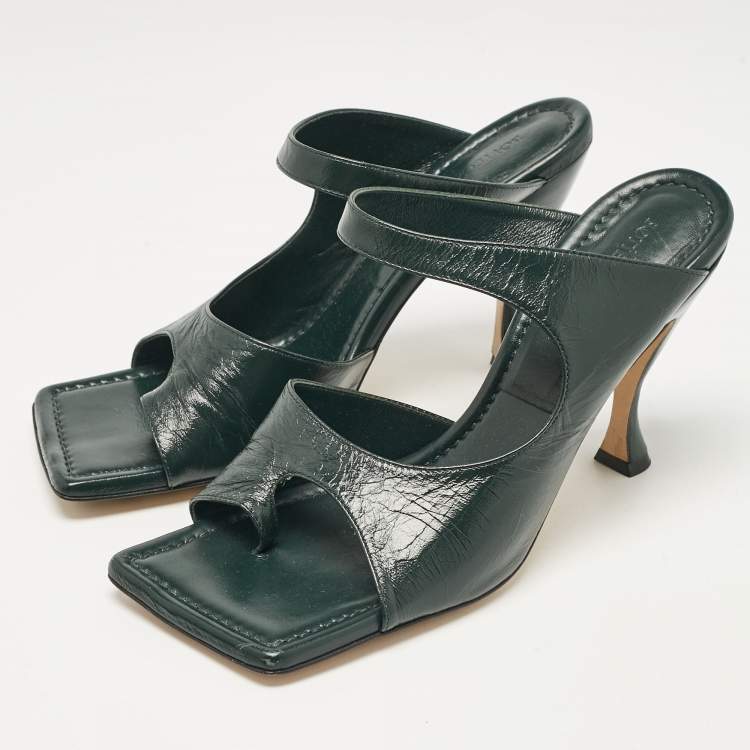 Pre Owned Bottega Veneta Green Leather Toe Ring Slide Sandals Size 38.5