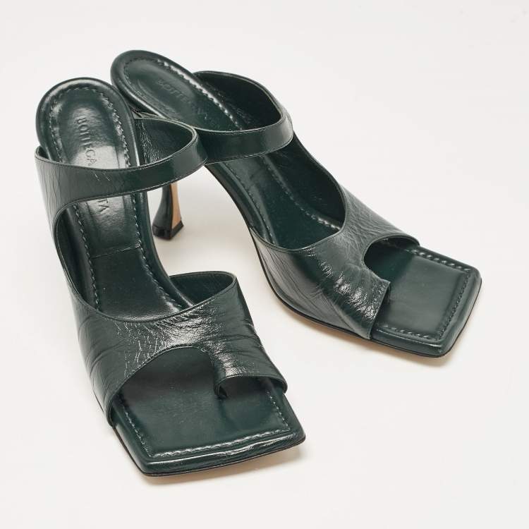 Pre Owned Bottega Veneta Green Leather Toe Ring Slide Sandals Size 38.5