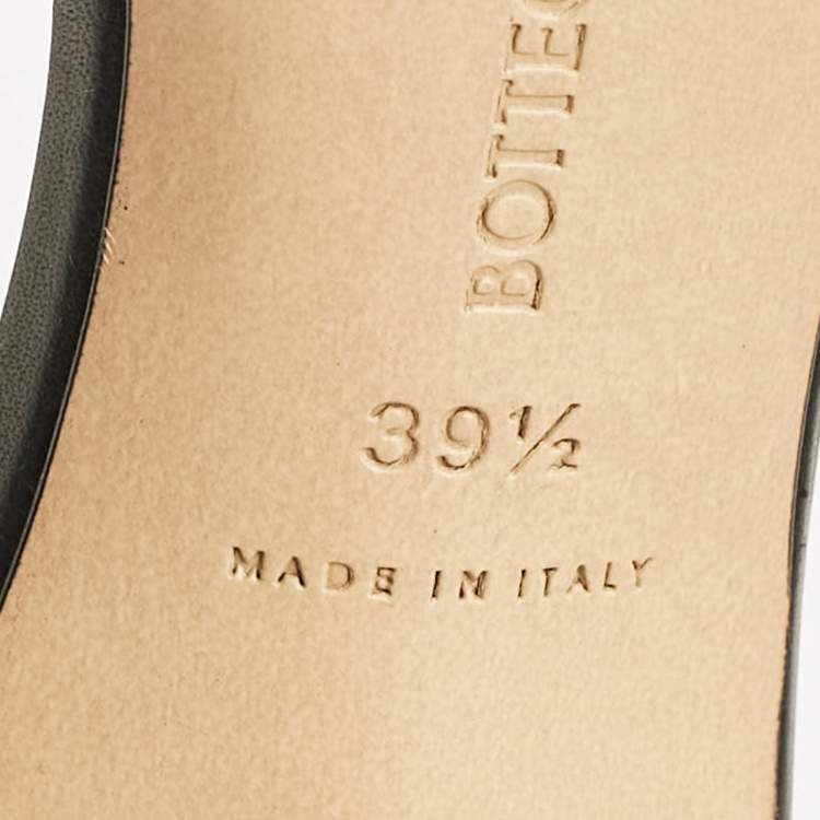 مملوكة مسبقًا Bottega Veneta Black Leather Lido Slide Sandals Size 39.5