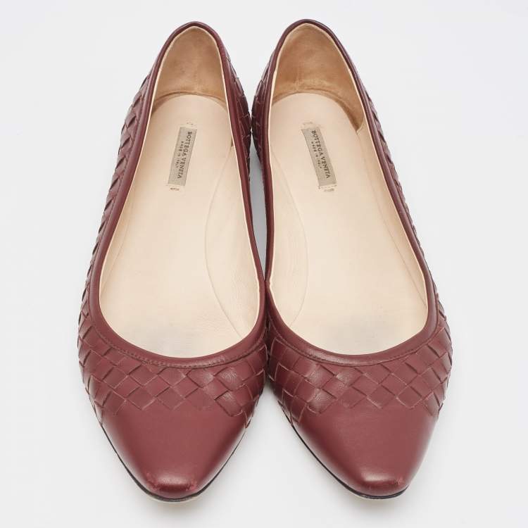 مملوكة مسبقًا Bottega Veneta Burgundy Intrecciato Leather Ballet Flats Size 37