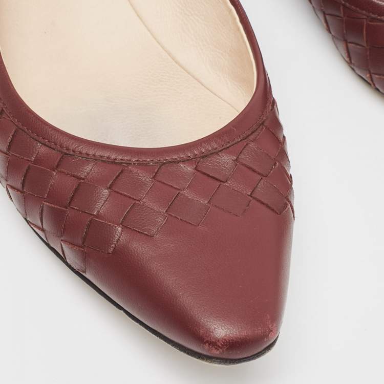 مملوكة مسبقًا Bottega Veneta Burgundy Intrecciato Leather Ballet Flats Size 37