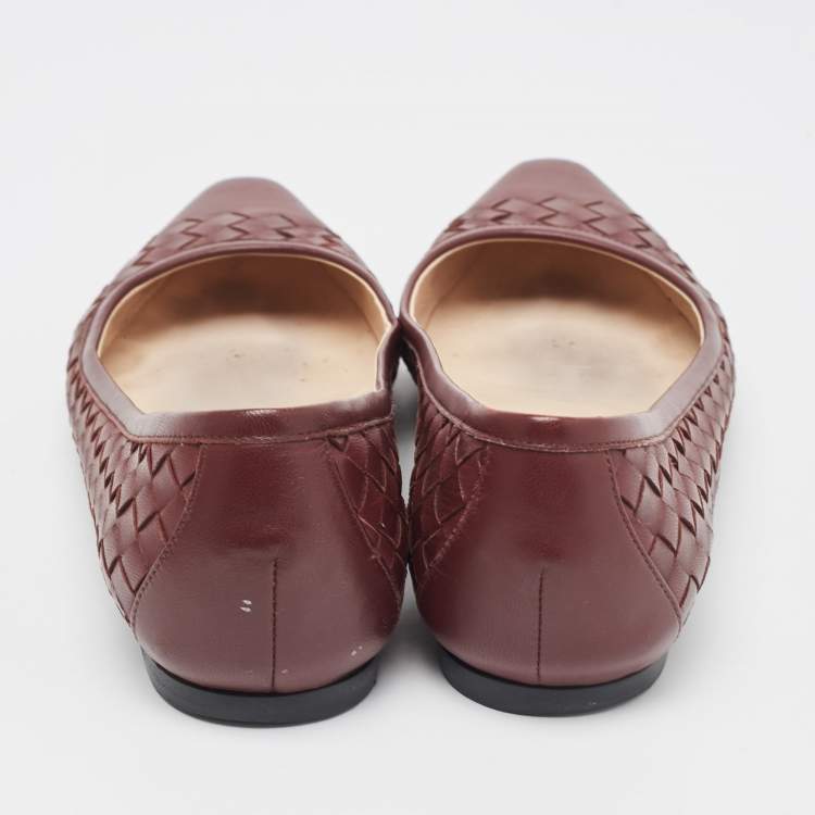 مملوكة مسبقًا Bottega Veneta Burgundy Intrecciato Leather Ballet Flats Size 37
