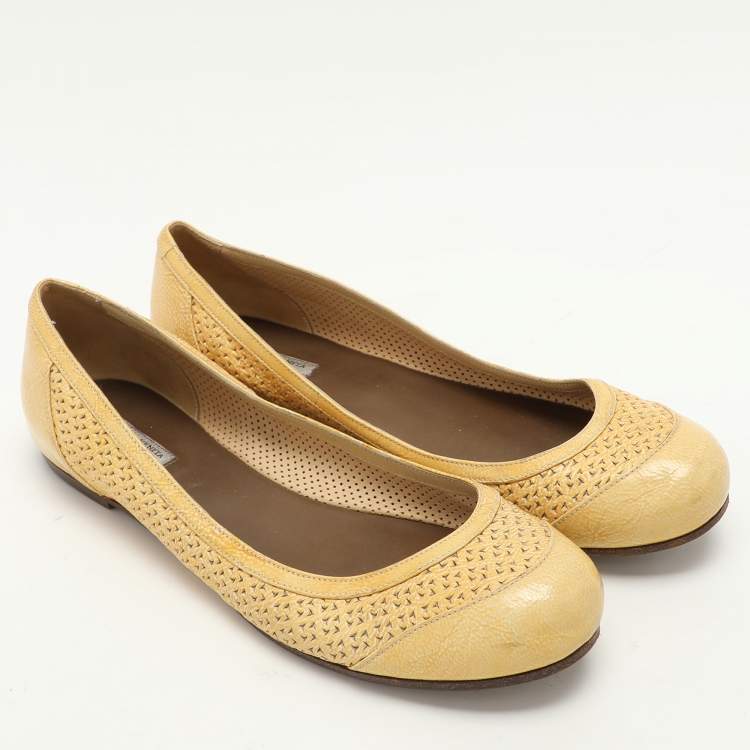 Pre Owned Bottega Veneta Yellow Laser Cut Textured Leather Ballet Flats Size 38