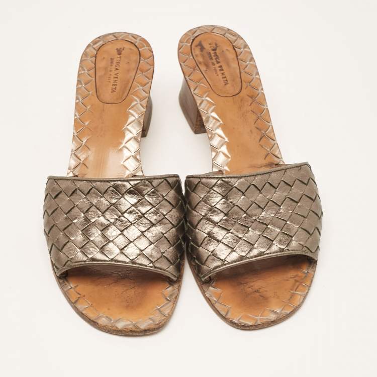 مملوكة مسبقًا Bottega Veneta Metallic Intrecciato Leather Ravello Slide Sandals Size 40