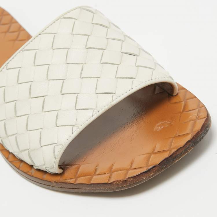 Pre Owned Bottega Veneta White Intrecciato Leather Flat Slides Size 38