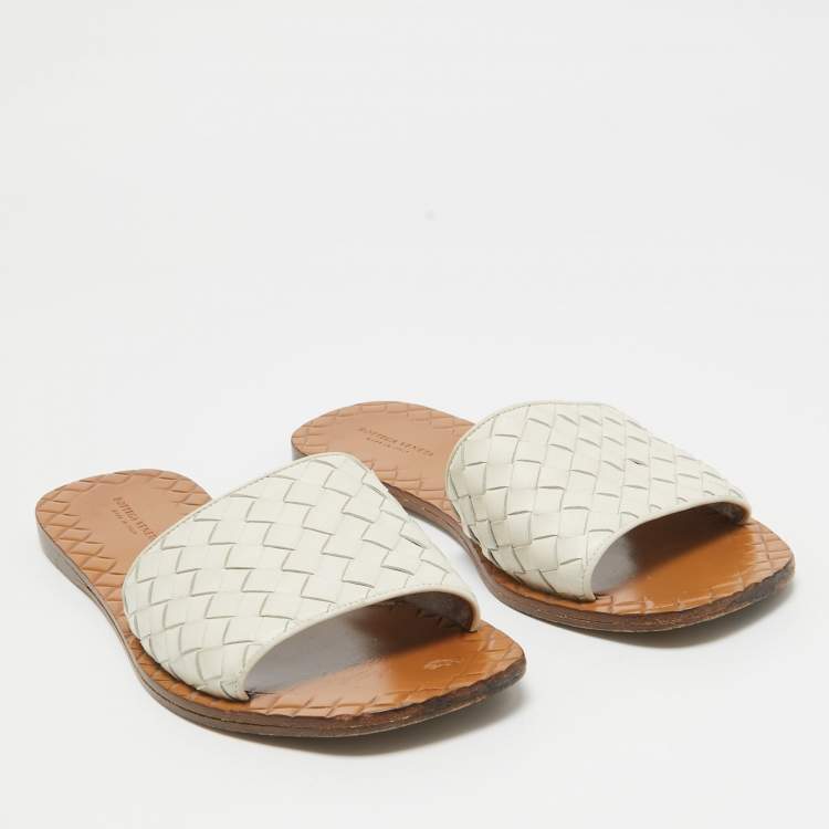 Pre Owned Bottega Veneta White Intrecciato Leather Flat Slides Size 38