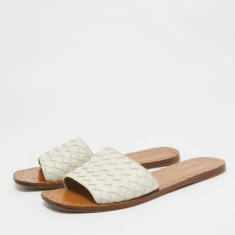 Pre Owned Bottega Veneta White Intrecciato Leather Flat Slides Size 38