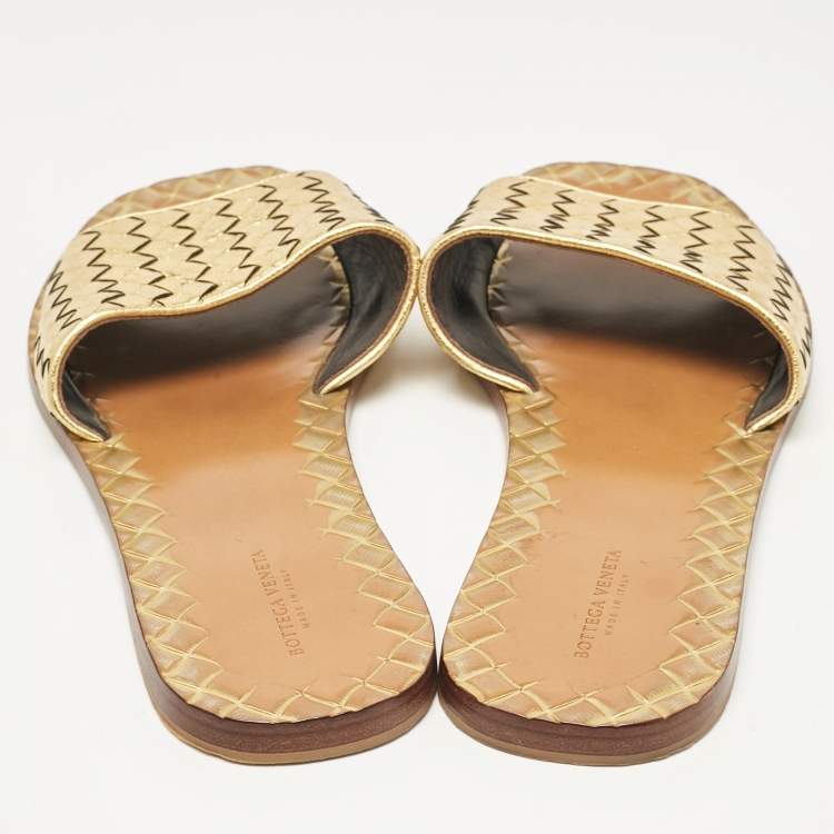 Pre Owned Bottega Veneta Gold Intrecciato Leather Flat Slides Size 40.5