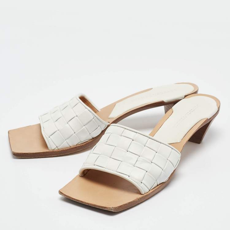 Pre Owned Bottega Veneta White Intrecciato Leather Slide Sandals Size 39