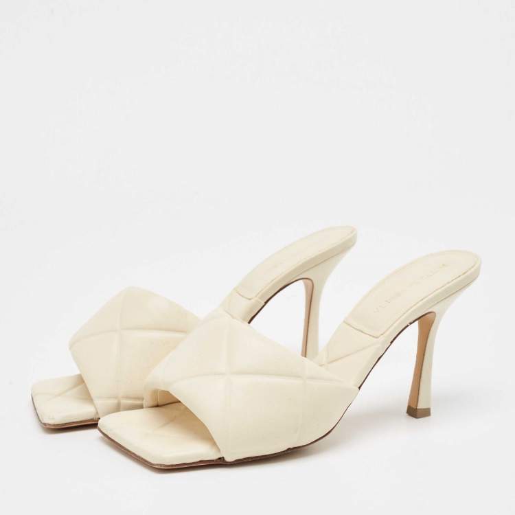 Pre Owned Bottega Veneta Cream Quilted Leather Lido Slide Sandals Size 38.5